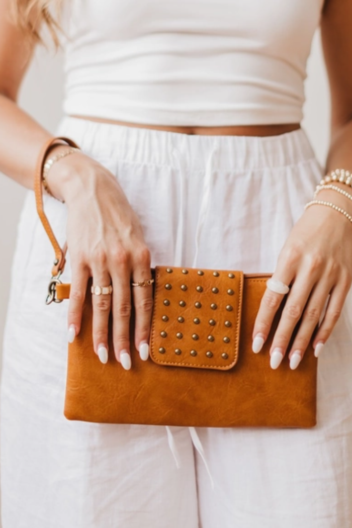 Riviera Maya Rivet Clutch - Brown